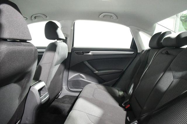 2016 Volkswagen Passat 1.8T R-Line photo