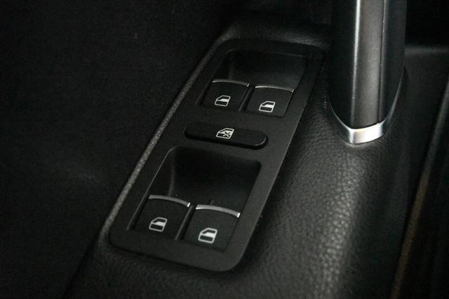 2016 Volkswagen Passat 1.8T R-Line photo