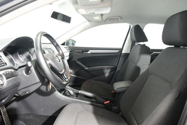 2016 Volkswagen Passat 1.8T R-Line photo