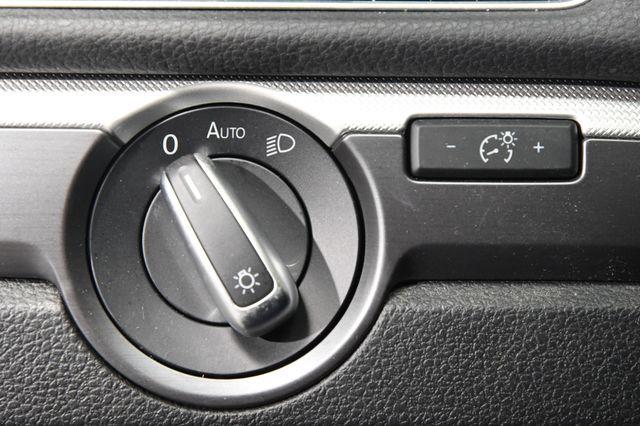 2016 Volkswagen Passat 1.8T R-Line photo
