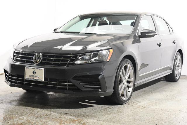 The 2016 Volkswagen Passat 1.8T R-Line photos