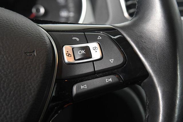 2016 Volkswagen Passat 1.8T R-Line photo