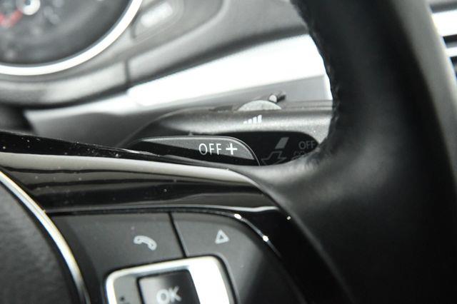 2016 Volkswagen Passat 1.8T R-Line photo