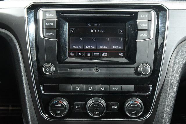 2016 Volkswagen Passat 1.8T R-Line photo
