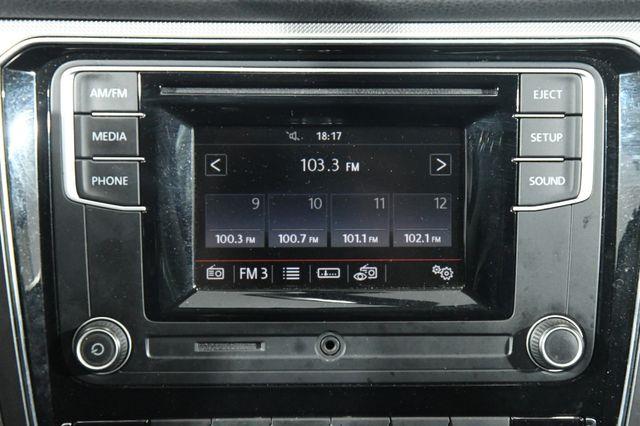 2016 Volkswagen Passat 1.8T R-Line photo