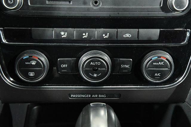 2016 Volkswagen Passat 1.8T R-Line photo