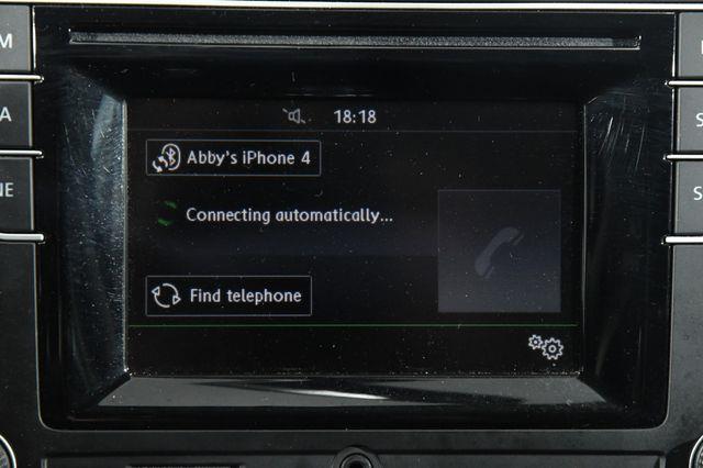 2016 Volkswagen Passat 1.8T R-Line photo
