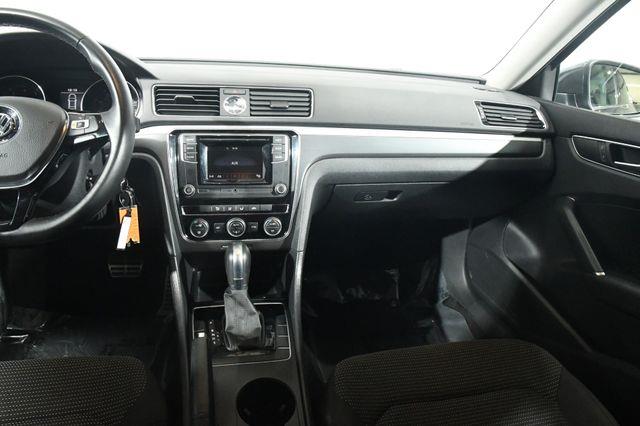 2016 Volkswagen Passat 1.8T R-Line photo