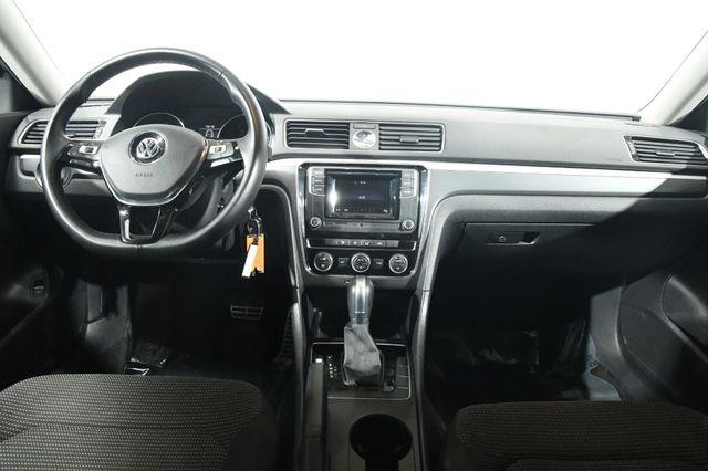 2016 Volkswagen Passat 1.8T R-Line photo