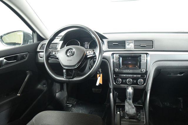 2016 Volkswagen Passat 1.8T R-Line photo