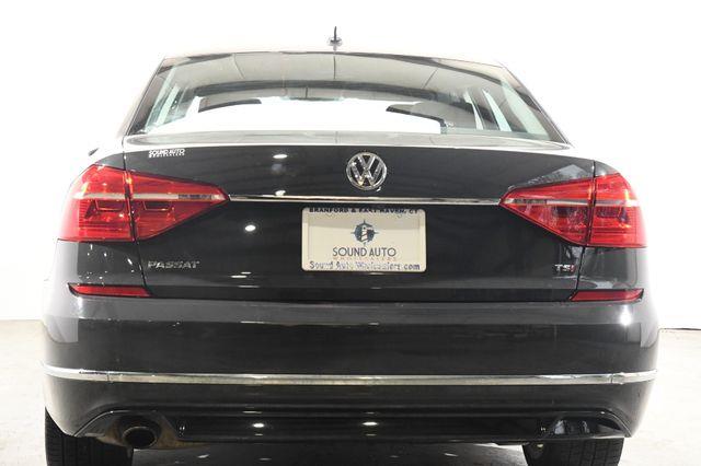 2016 Volkswagen Passat 1.8T R-Line photo
