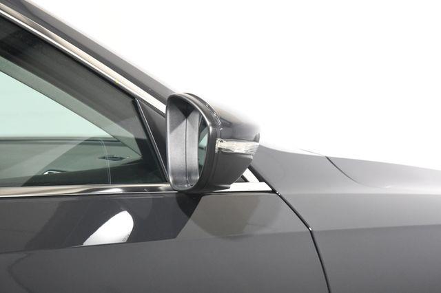 2016 Volkswagen Passat 1.8T R-Line photo