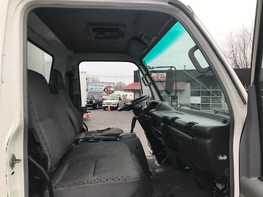 2007 Isuzu NPR Box truck photo