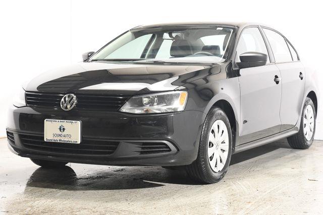 The 2014 Volkswagen Jetta S photos