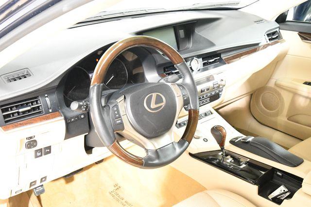 2013 Lexus ES 350 photo