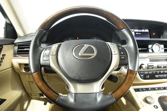 2013 Lexus ES 350 photo