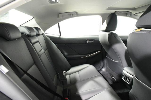 2016 Lexus IS 300 photo