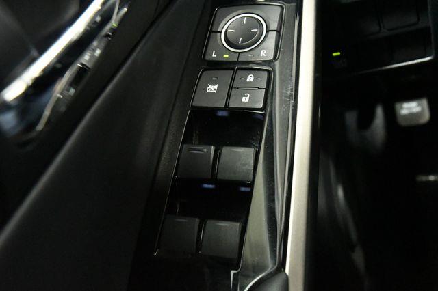 2016 Lexus IS 300 photo