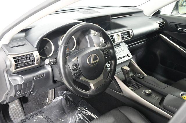 2016 Lexus IS 300 photo