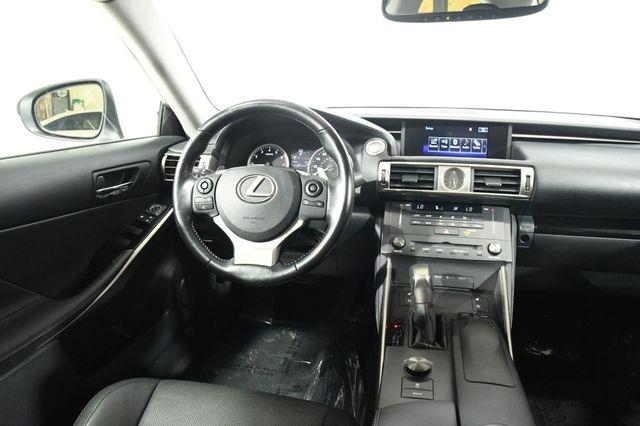2016 Lexus IS 300 photo