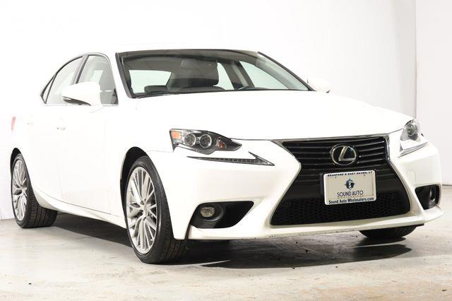 2016 Lexus IS 300 photo