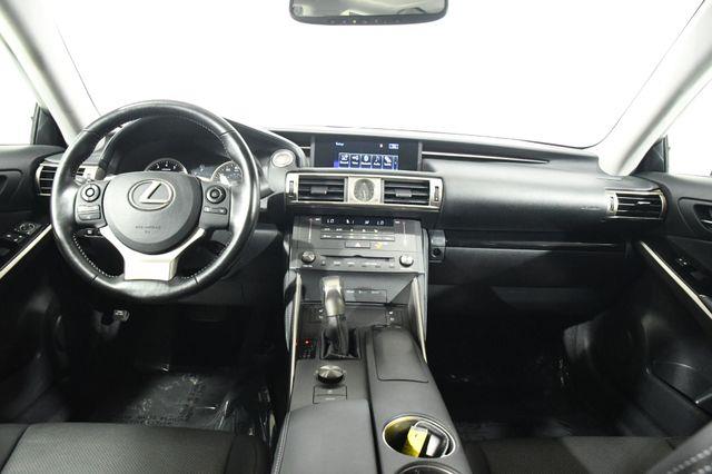 2016 Lexus IS 300 photo