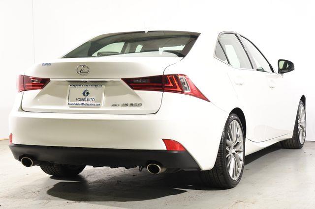 2016 Lexus IS 300 photo