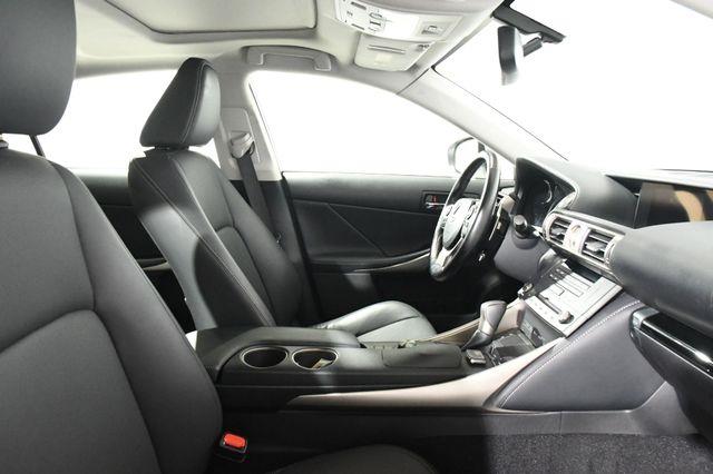 2016 Lexus IS 300 photo