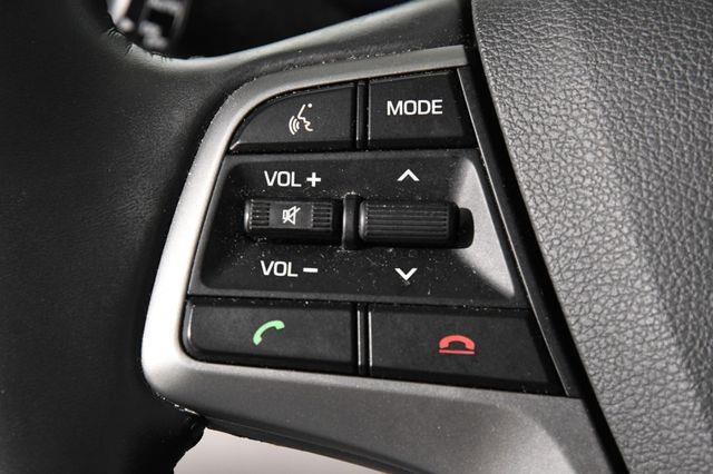 2017 Hyundai Elantra SE w/ Tech photo