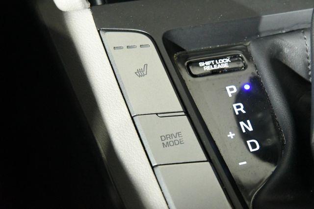 2017 Hyundai Elantra SE w/ Tech photo
