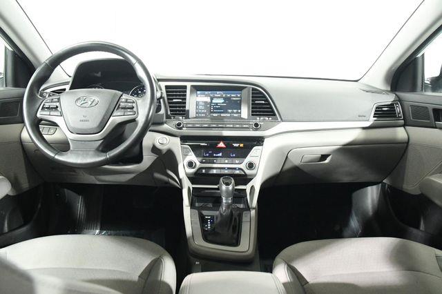 2017 Hyundai Elantra SE w/ Tech photo