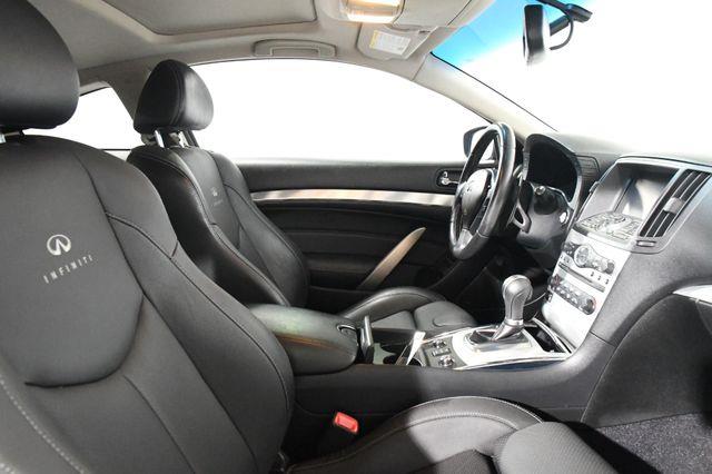 2014 Infiniti Integra photo