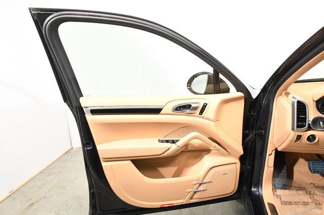2016 Porsche Cayenne S photo