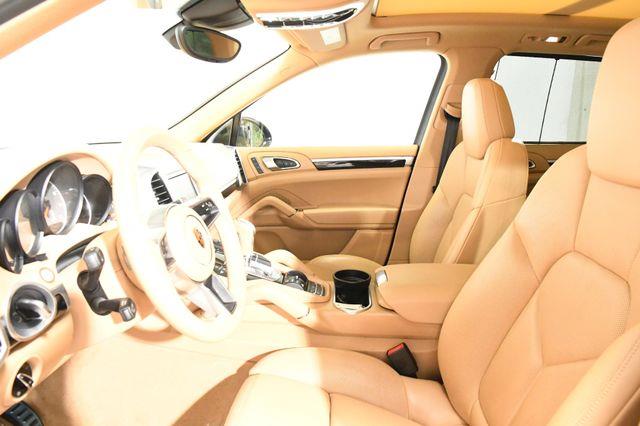2016 Porsche Cayenne S photo