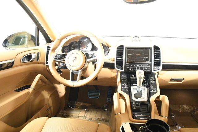 2016 Porsche Cayenne S photo