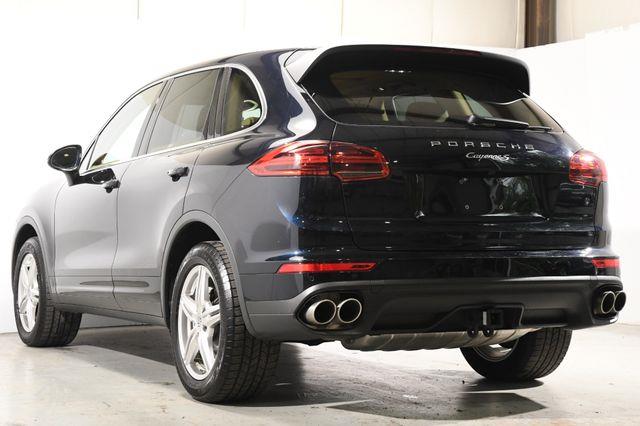 2016 Porsche Cayenne S photo