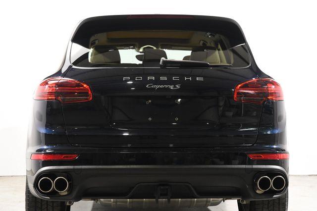 2016 Porsche Cayenne S photo