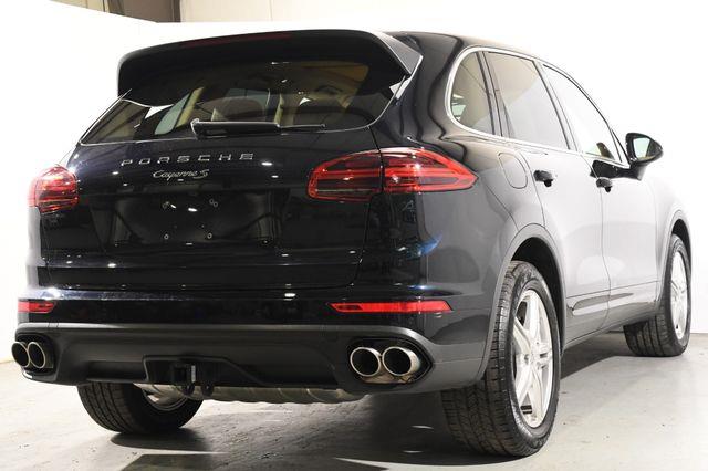 2016 Porsche Cayenne S photo