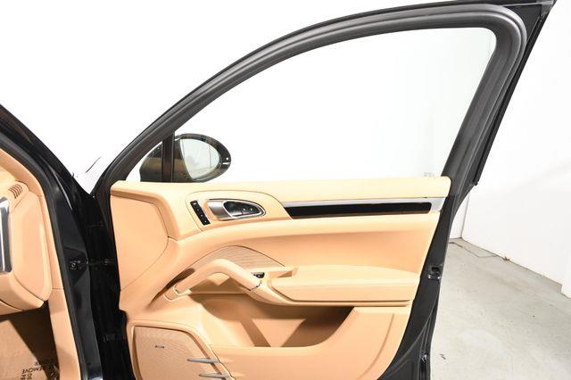 2016 Porsche Cayenne S photo