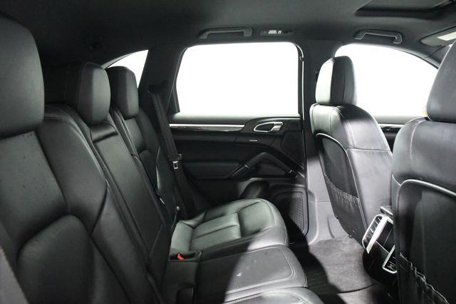 2016 Porsche Cayenne UTILITY photo