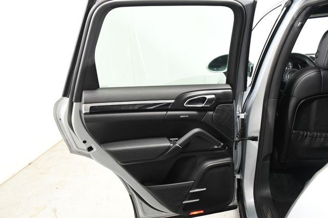 2016 Porsche Cayenne UTILITY photo