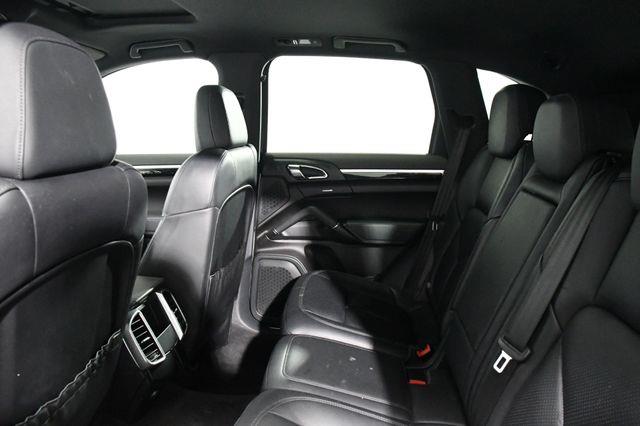 2016 Porsche Cayenne UTILITY photo