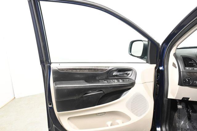 2016 Dodge Grand Caravan SE photo