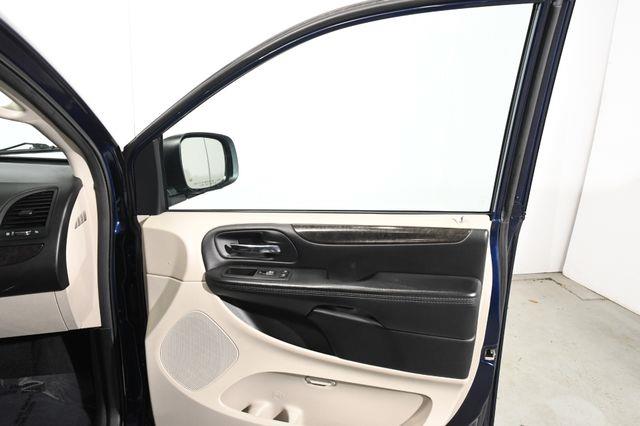 2016 Dodge Grand Caravan SE photo