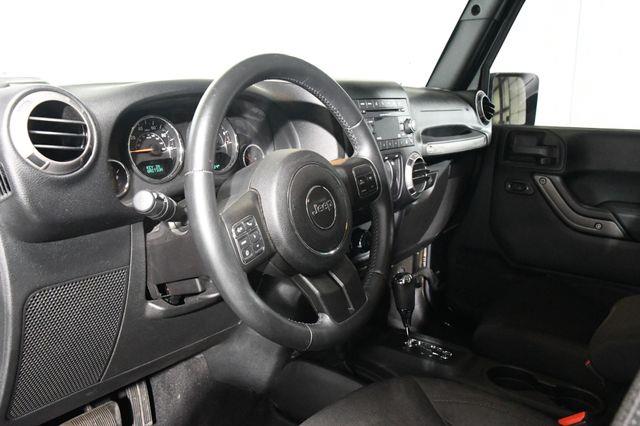 2015 Jeep Wrangler 4WD 2dr Willys Wheeler photo