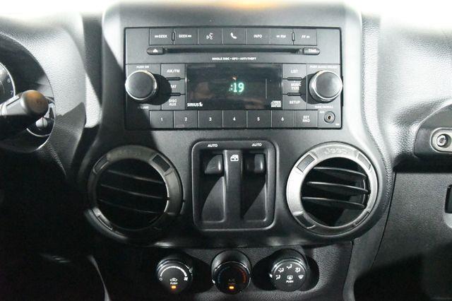2015 Jeep Wrangler 4WD 2dr Willys Wheeler photo