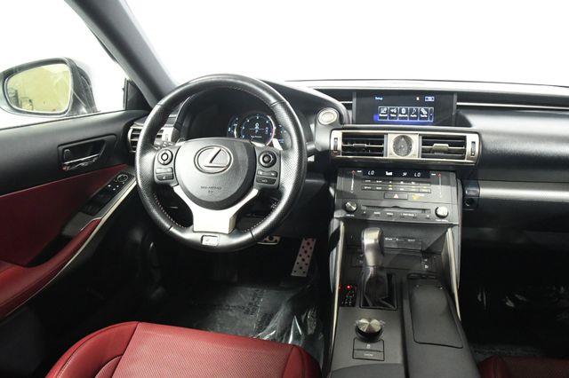 2016 Lexus IS ort photo