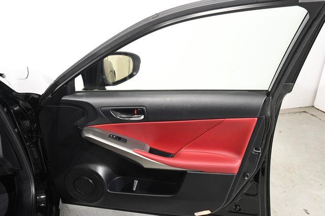 2016 Lexus IS ort photo