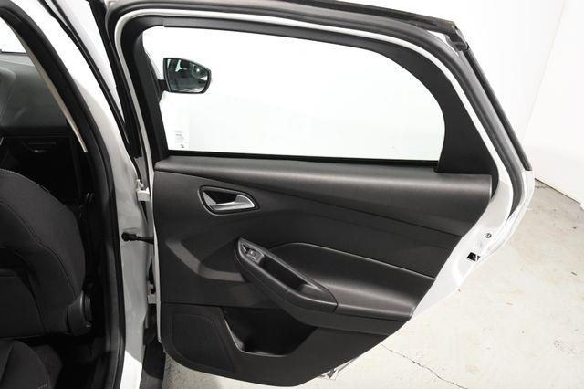 2017 Ford Focus SE photo