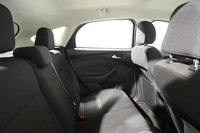 2017 Ford Focus SE photo